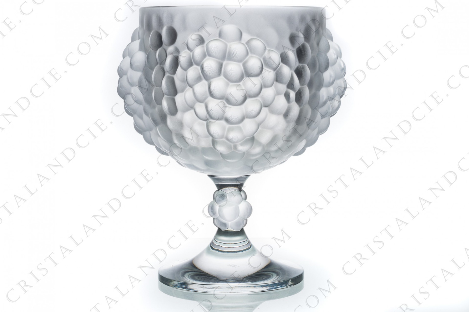 Bowl with a foot in frosted crystal by Lalique pattern Punch Antilles decorated with bunches of grape on the belly and the foot photo-1