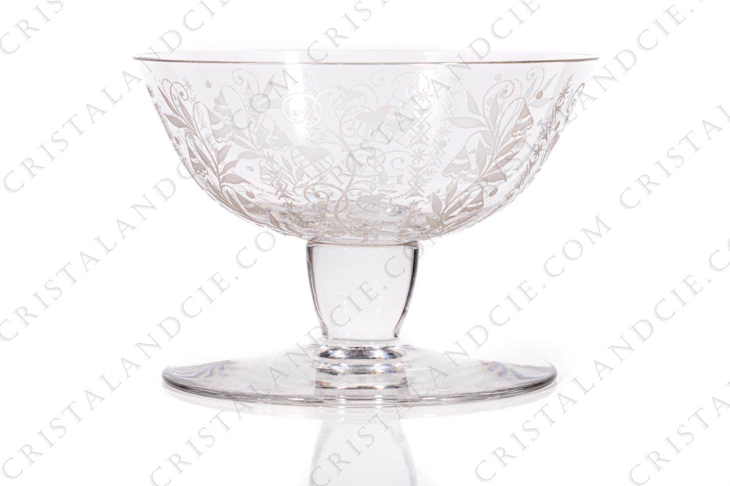 Coupe à Champagne en cristal de Baccarat modèle Argentina présentant un important décor gravé photo-1