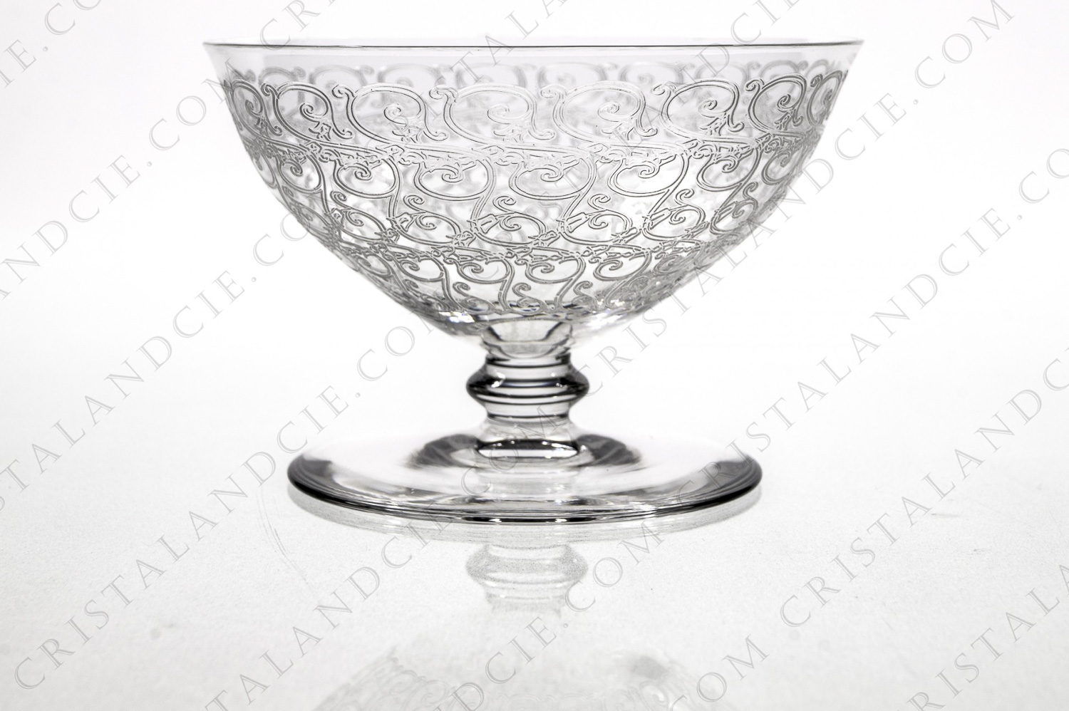 Coupe à Champagne en cristal de Baccarat modèle Chateaubriand à décor gravé photo-1