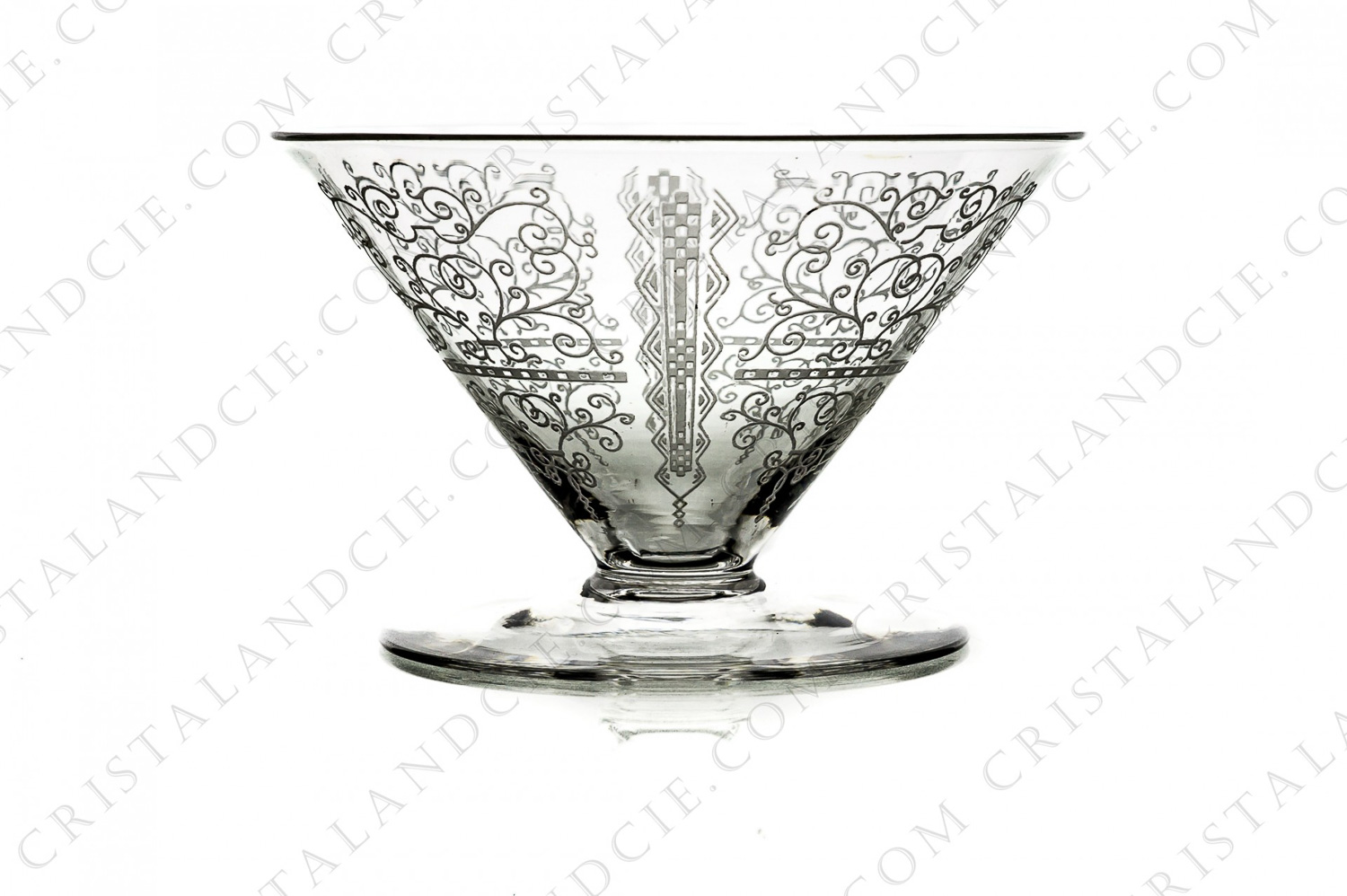 Champagne saucer in crystal by Baccarat pattern Lido with an engraved Art Deco pattern photo-1