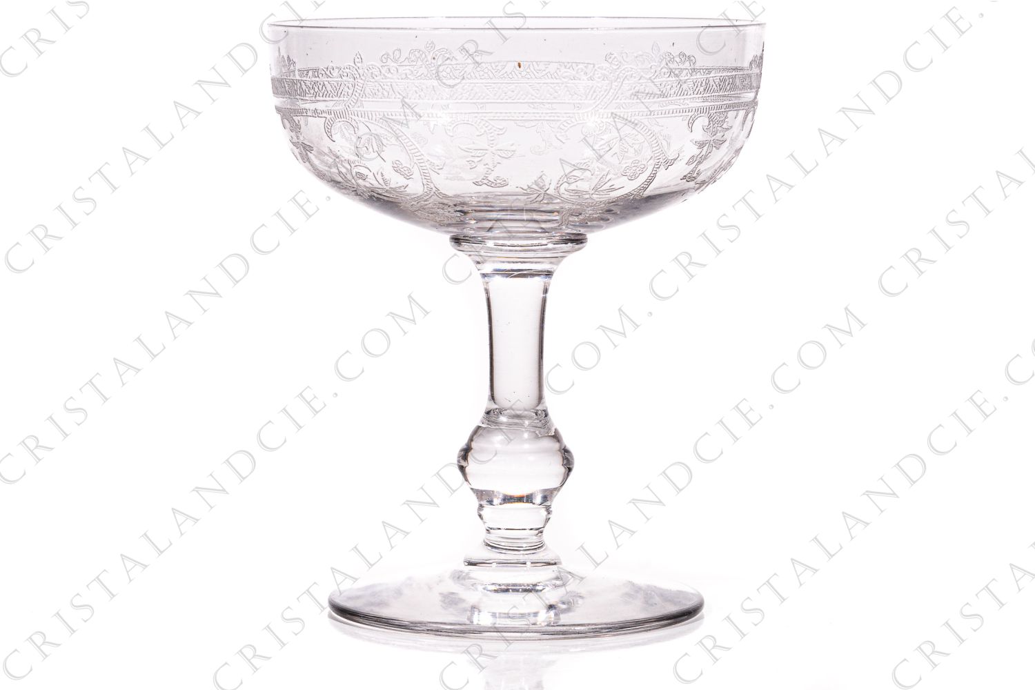 Champagne saucer in crystal by Saint-Louis pattern Metz with an engraved pattern of vegetable arabesques photo-1