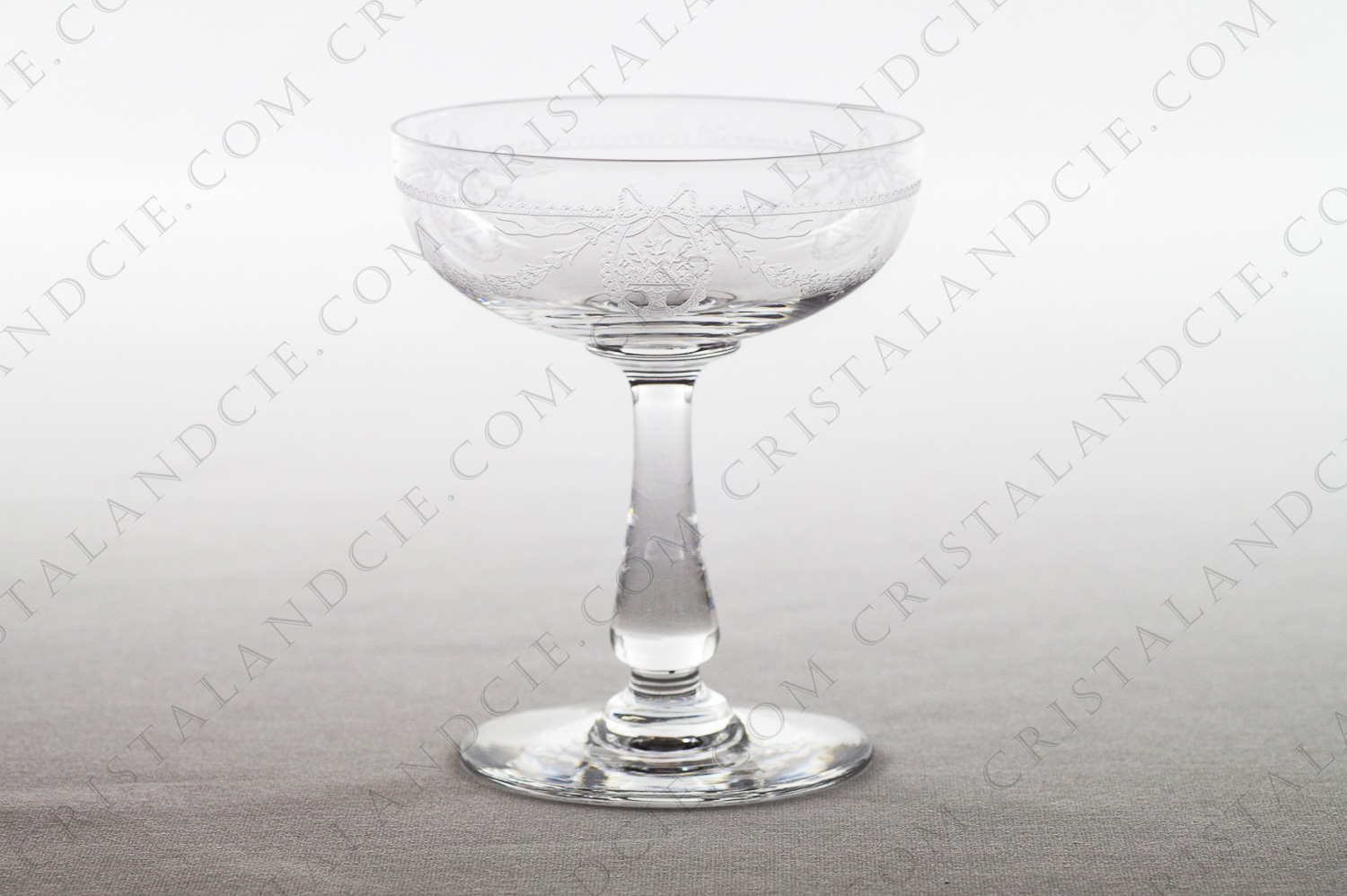 Coupe à Champagne en cristal de Saint-Louis modèle Sapho gravure au cristal de roche à décor de bouquets et guirlandes de fleurs photo-1