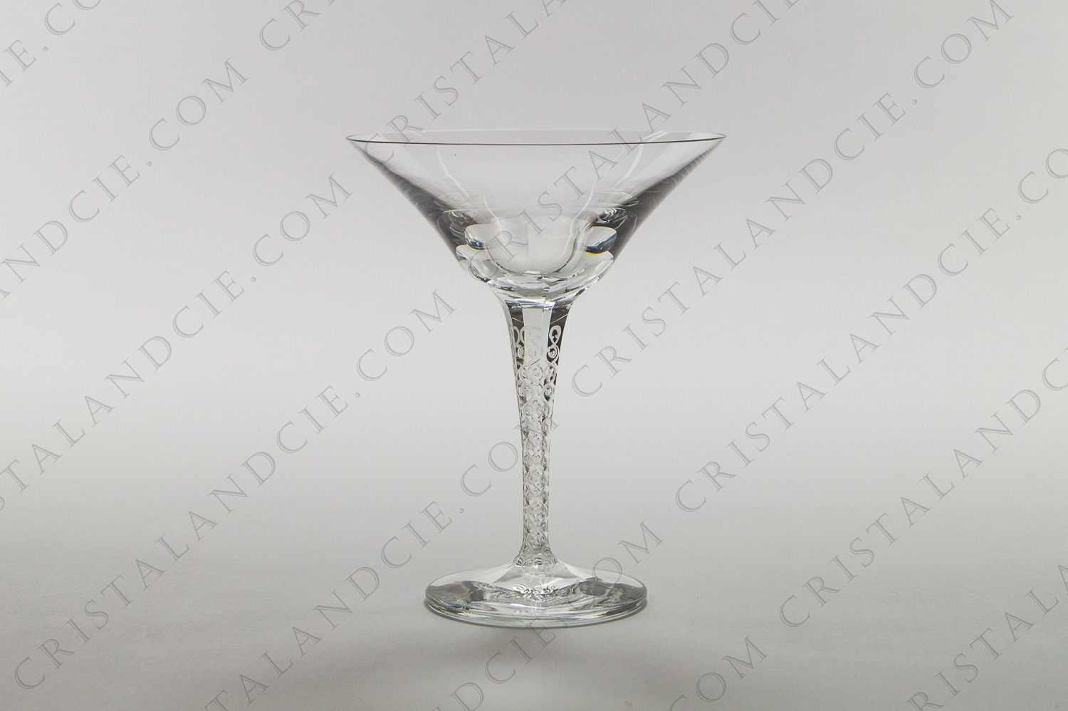 Coupe à Champagne en cristal de Lalique modèle Treves présentant un pied finement gravé d arabesques photo-1