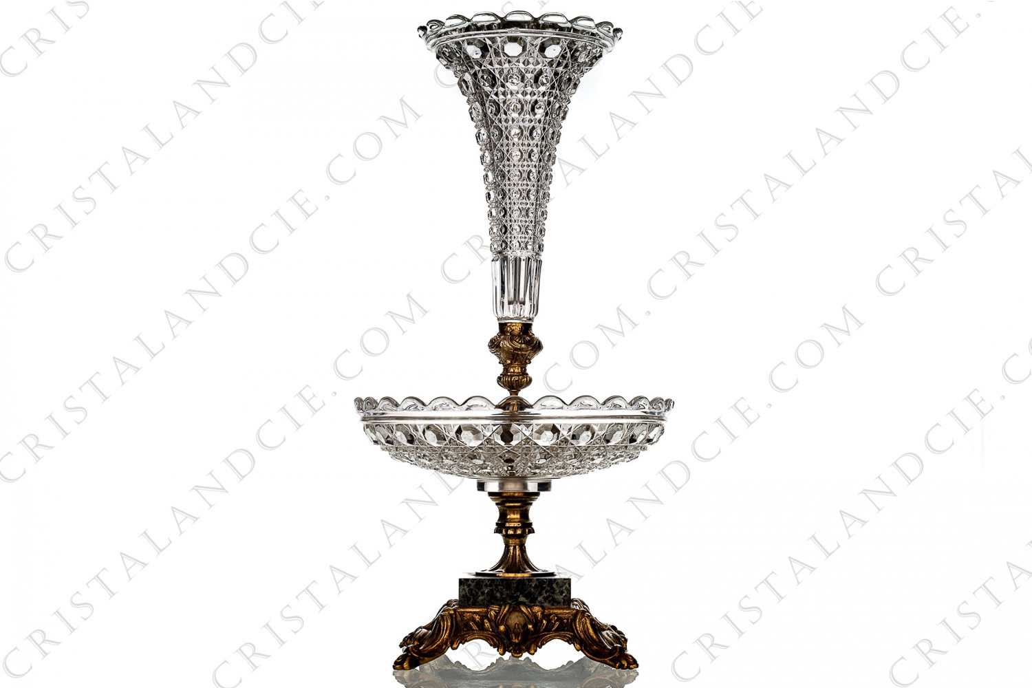 Bowl with cornet in molded crystal by Baccarat pattern Diamants Pierreries with an important pattern photo-1