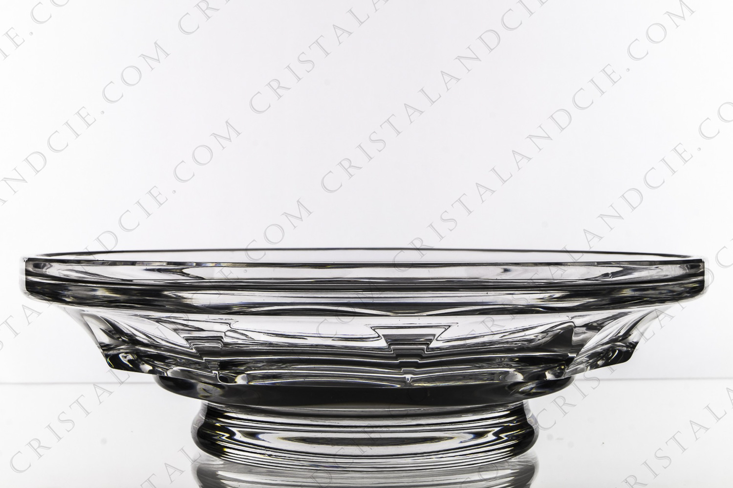 Bowl in crystal by Baccarat decorated with flatcuts on the belly photo-1