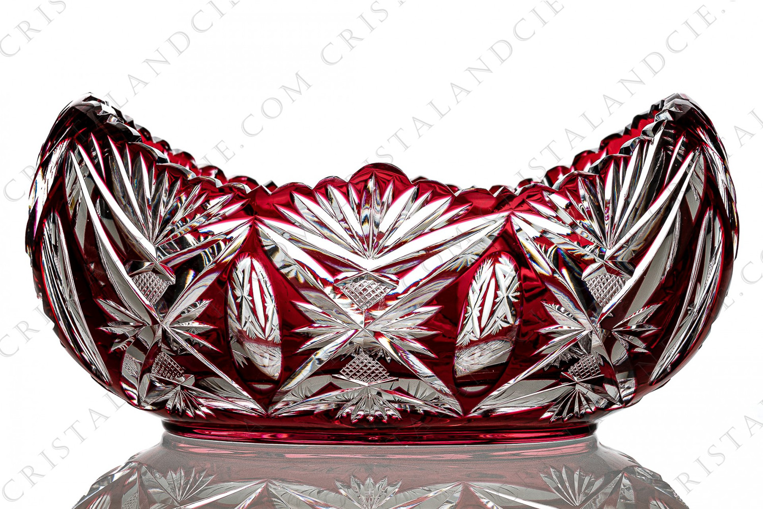 Oval bowl in red double layer crystal by Saint-Louis with an important cut pattern photo-1