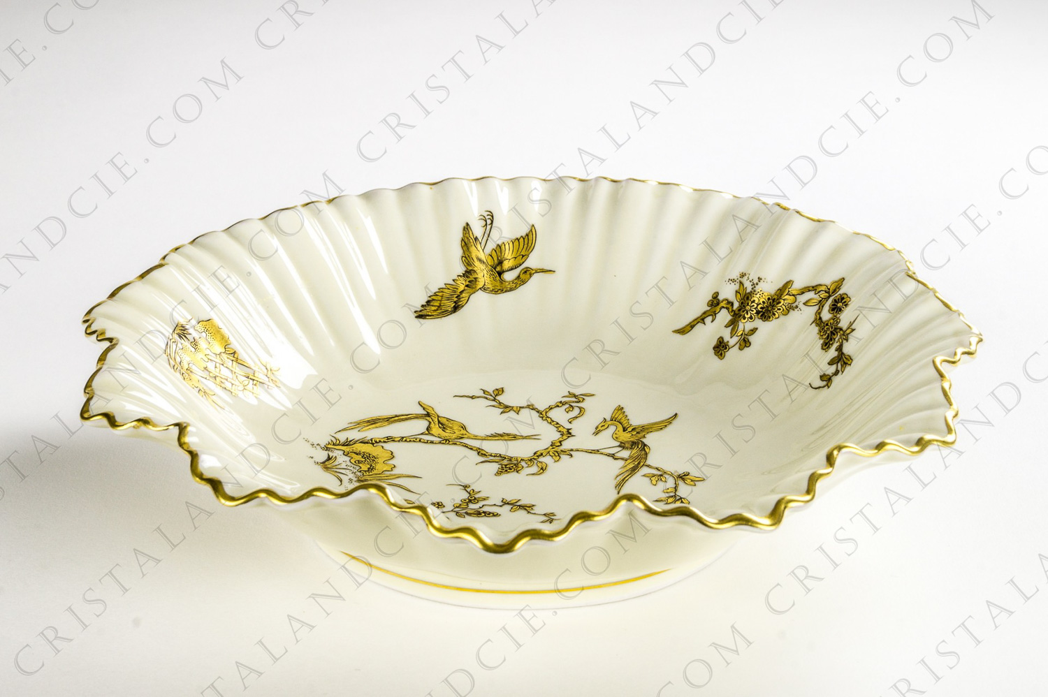 Coupe en porcelaine de la maison Bernardaud, modèle réalisé pour la Reine Elisabeth à l occasion de sa visite en France en Avril 1957 photo-1