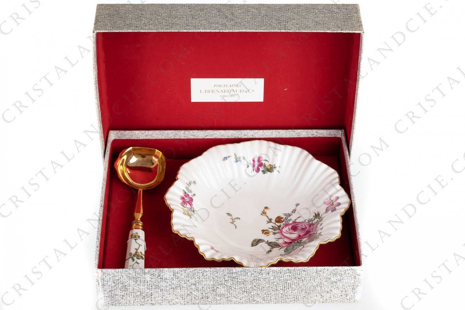 Coupe et sa louche en porcelaine de Limoges de la maison Bernardaud modèle Strasbourg ornée de fleurs polychromes photo-1