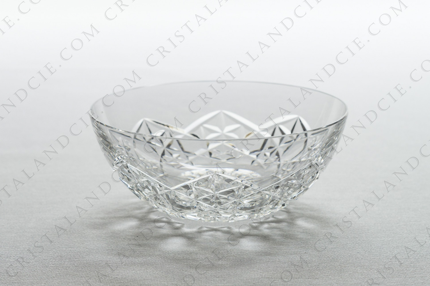 Small cup in crystal by Baccarat pattern Juigne photo-1