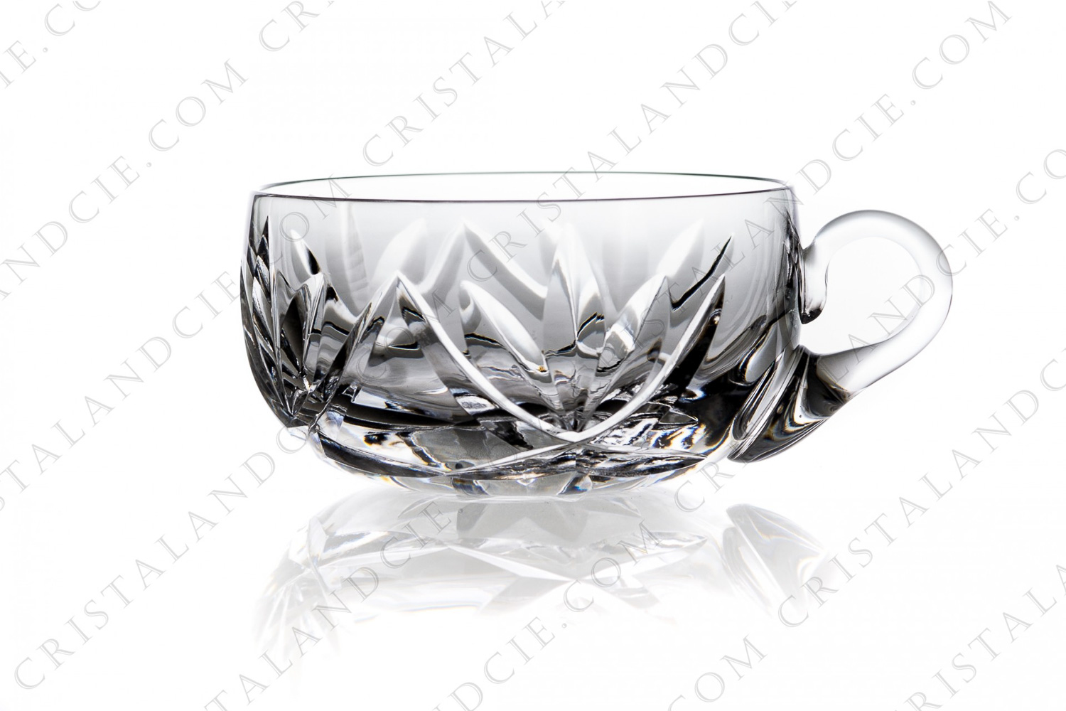 Small cup in crystal by Saint-Louis with a cut pattern of palmettes ans star on the bottom photo-1