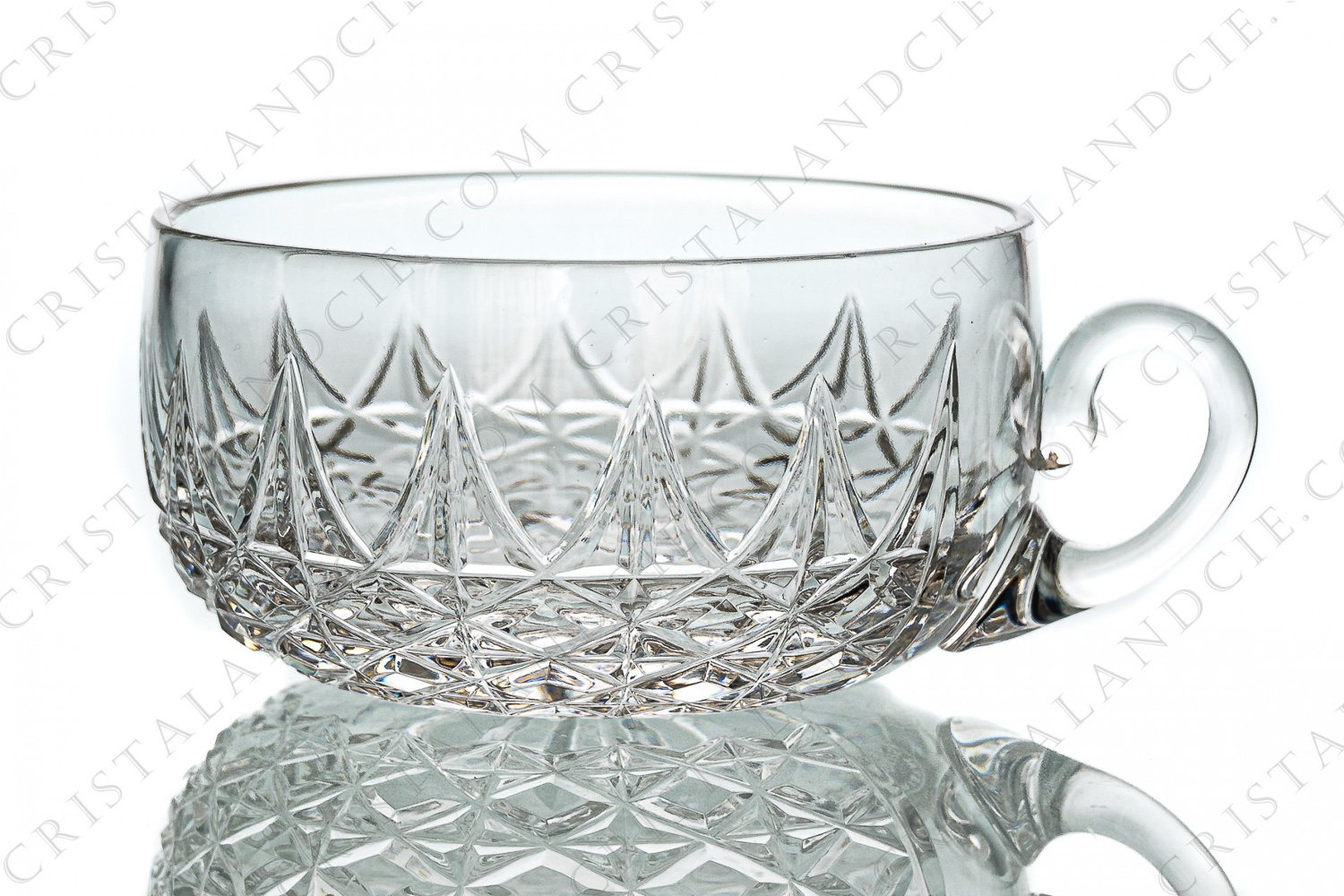 Small cup with handle in crystal by Saint-Louis pattern Tarn, with an important cut pattern photo-1