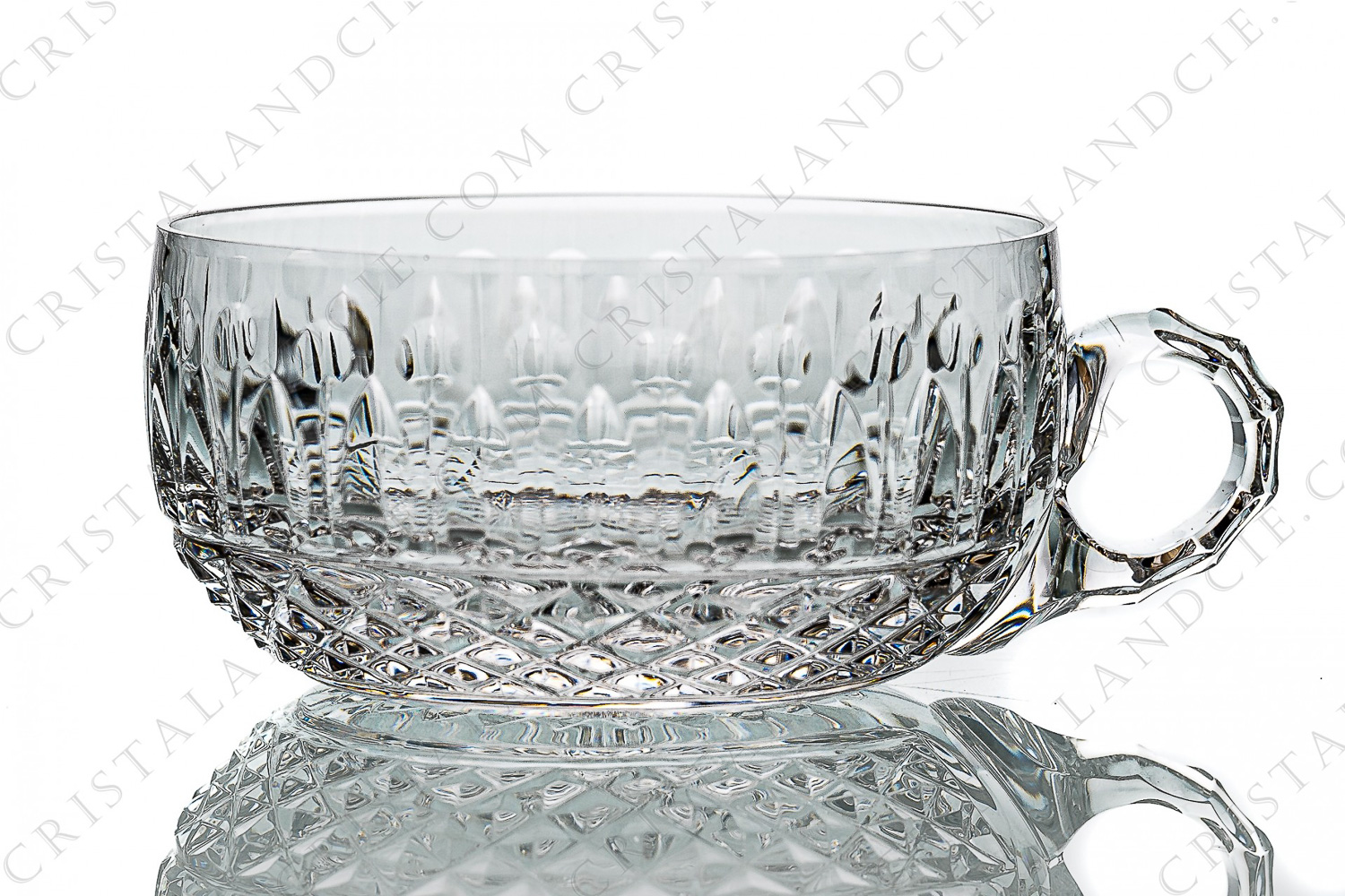 Small cup in crystal by Saint-Louis pattern Tommy with an important cut pattern photo-1