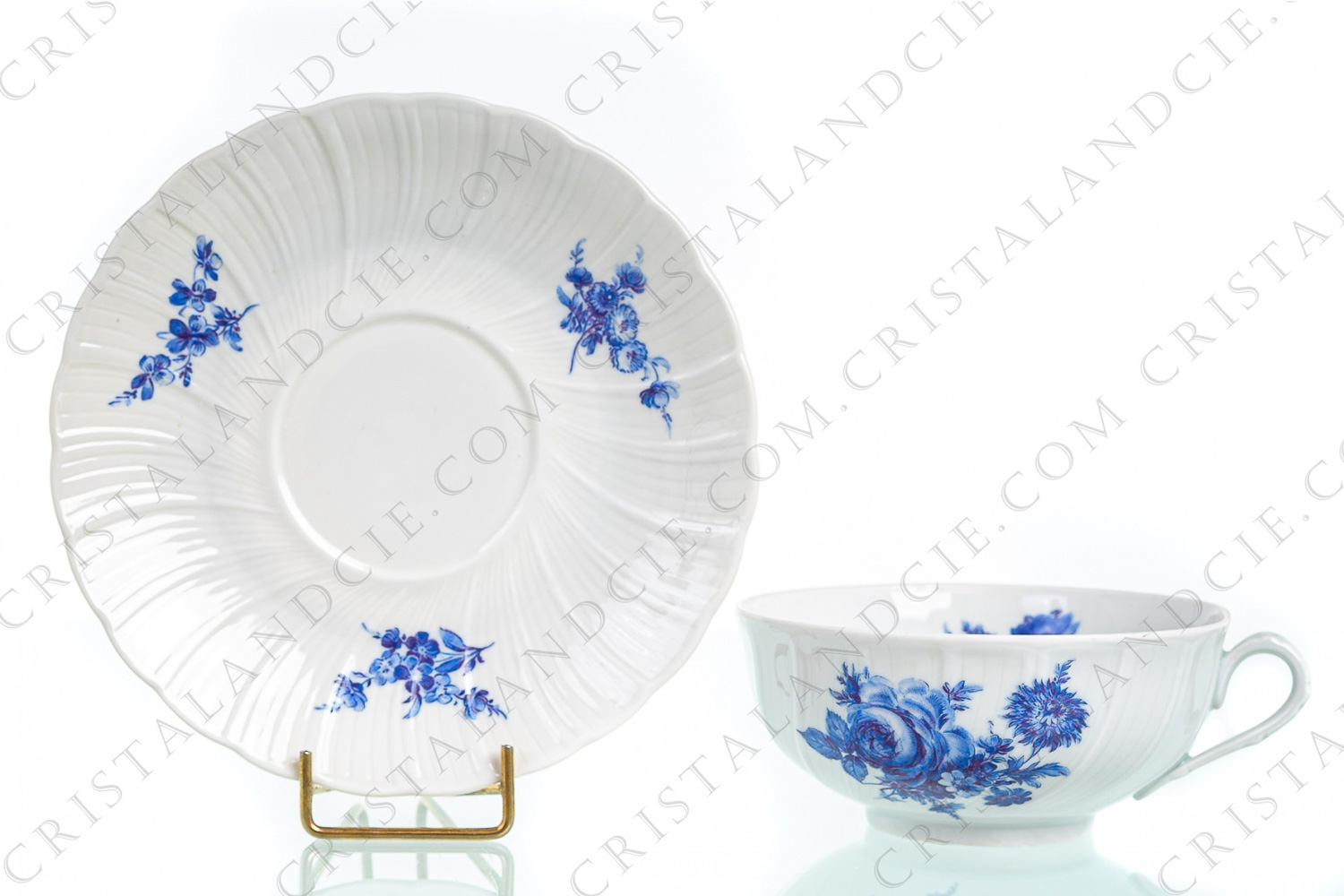 Breakfast cup in Limoges china by Bernardaud shape Palme decorated with blue bouquets of flowers photo-1