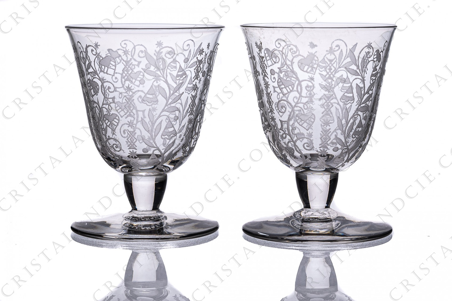 Pair of cordial glasses in crystal by Baccarat pattern Argentina with an important engraved pattern photo-1
