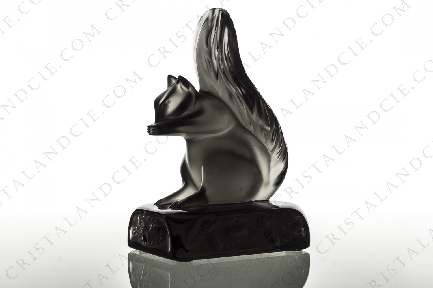 Squirrel in grey crystal by Lalique pattern Grisolin on a pedestal decorated with glans photo-1