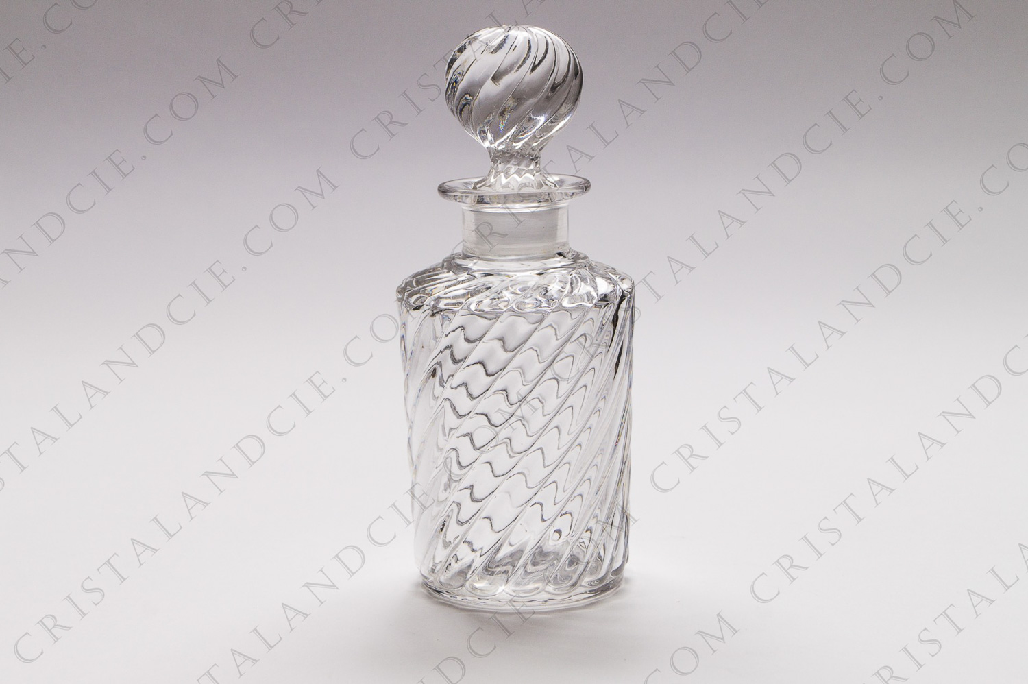 Flacon en cristal de Baccarat modèle Bambou Tors photo-1