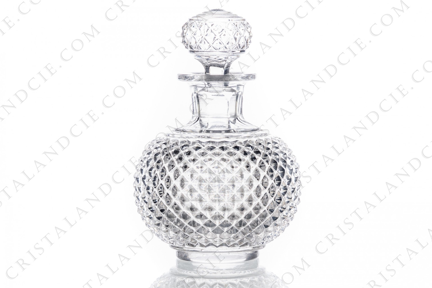 Flacon à parfum en cristal moulé de Baccarat orné de pointes de diamant photo-1