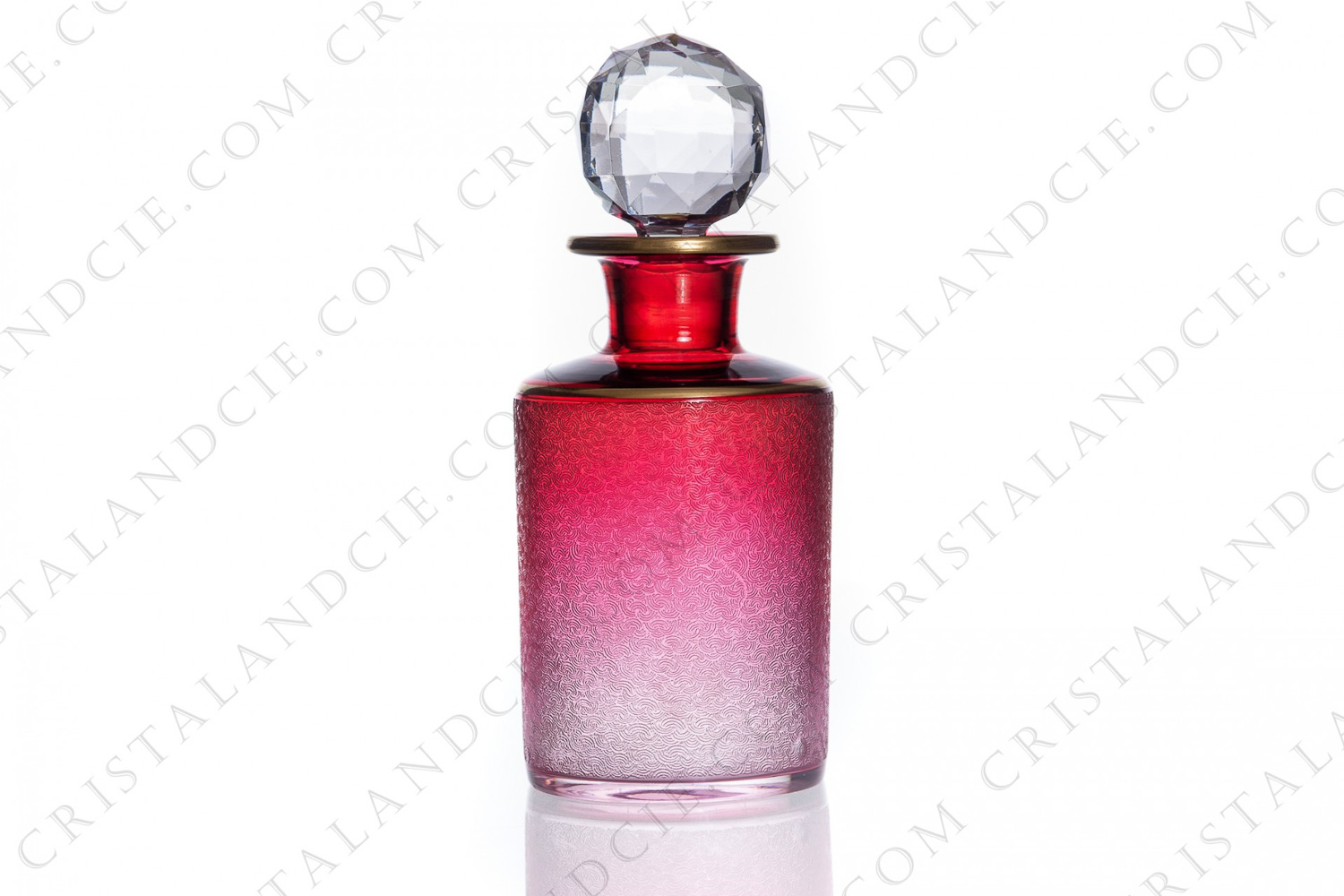 Perfume bottle in pink crystal by Saint-Louis with an engraved in the acid pattern and a gold stripe photo-1