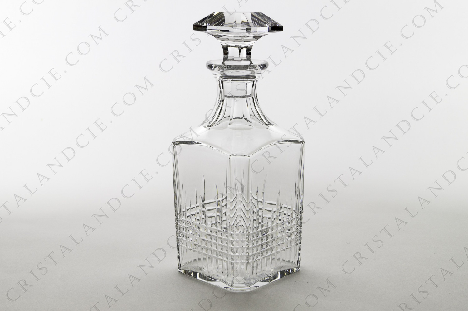 Flacon à Whisky en cristal de Baccarat modèle Nancy à décor de quadrillage taillé sur la panse photo-1