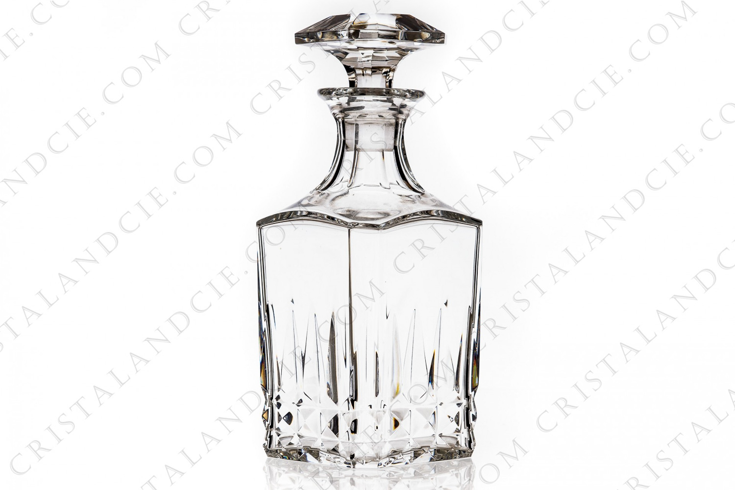 Whisky decanter in crystal by Baccarat pattern Piccadilly, with a cut pattern photo-1
