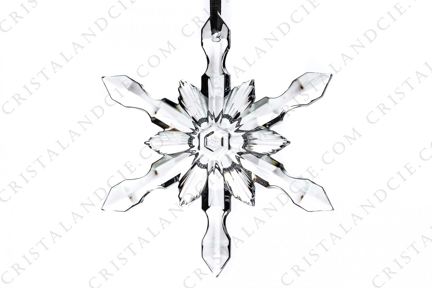 Christmas ornament in crystal by Baccarat pattern Snow flake, pattern created by the designer and sculptor Thomas Bastide in 2012 photo-1
