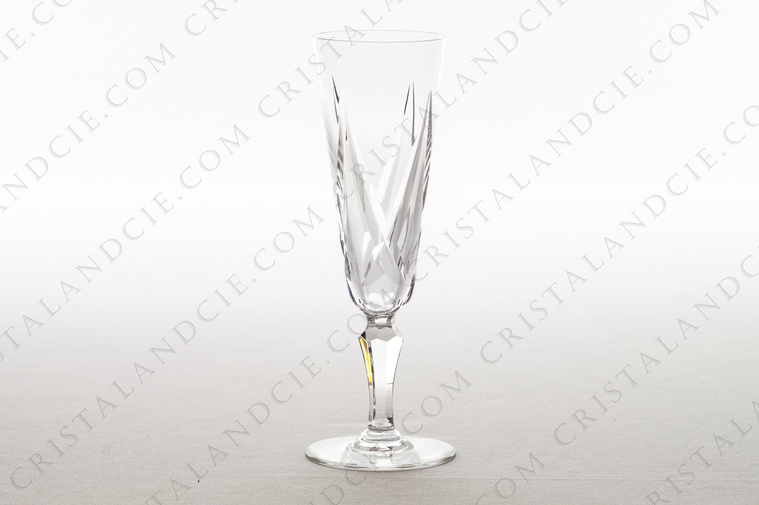 Champagne flute in crystal by Saint-Louis pattern Ardèche with a carved decor and a faceted foot photo-1