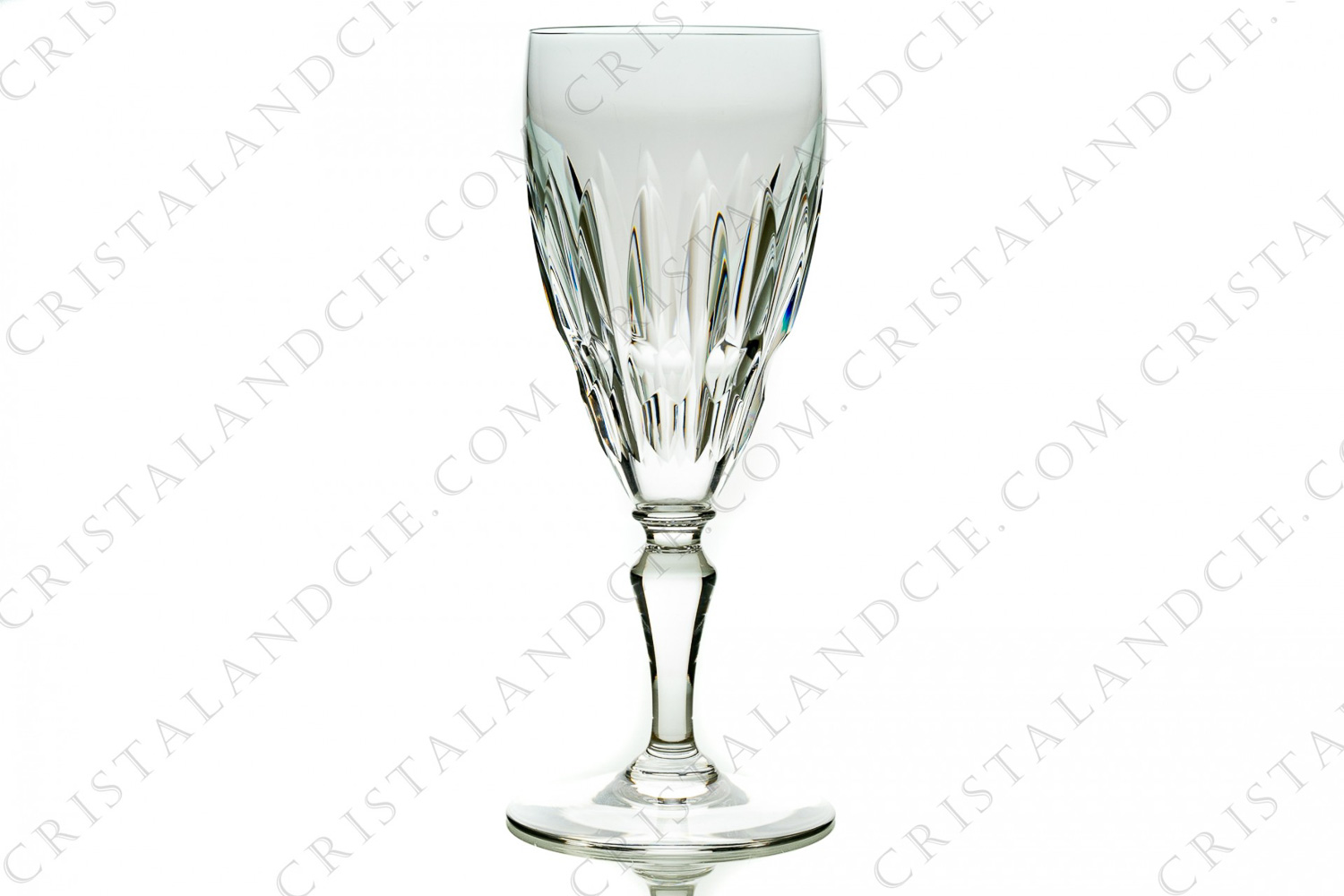 Flûte à Champagne en cristal de Baccarat modèle Auteuil ornée de biseaux taillés sur la paraison et d une jambe balustre photo-1