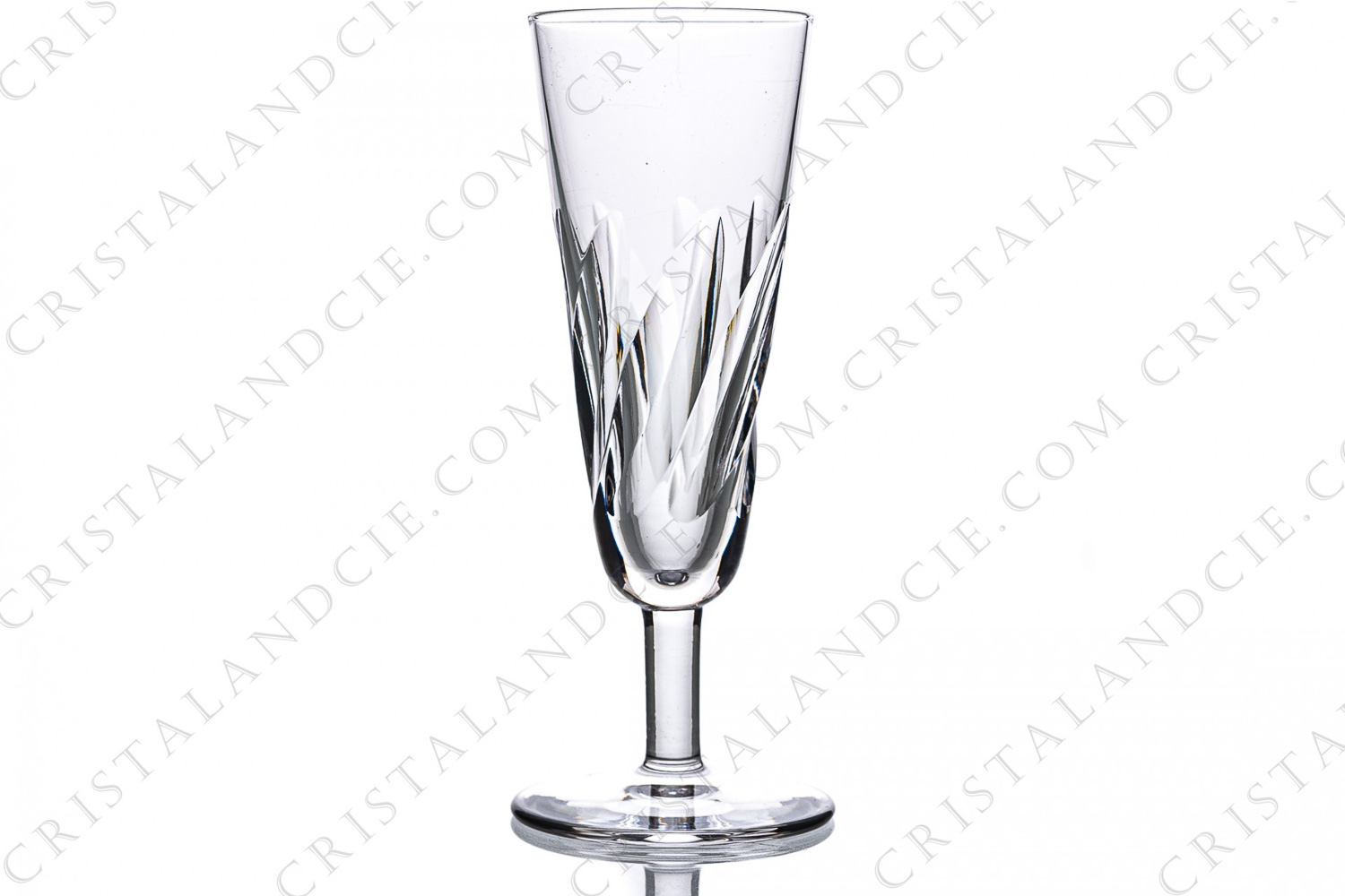 Flûte à Champagne en cristal de Saint-Louis modèle Bidassoa présentant une frise de stries taillée sur la paraison photo-1