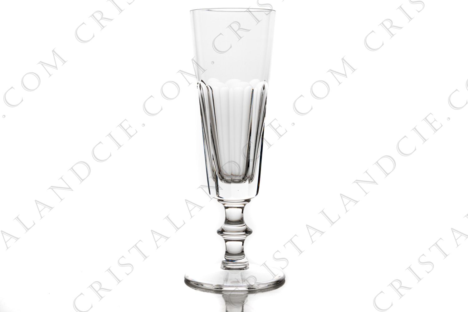 Flûte à Champagne en cristal de Saint-Louis modèle Caton ornée de côtes plates sur la paraison et d une bague sur la jambe photo-1