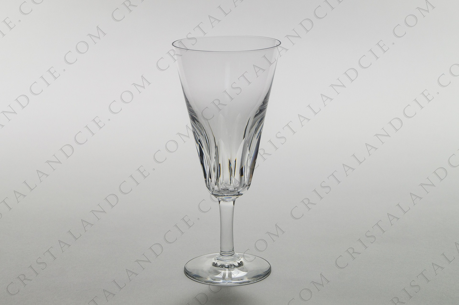 Champagne flute in crystal by Baccarat pattern Côte d Azur with a carved decor photo-1