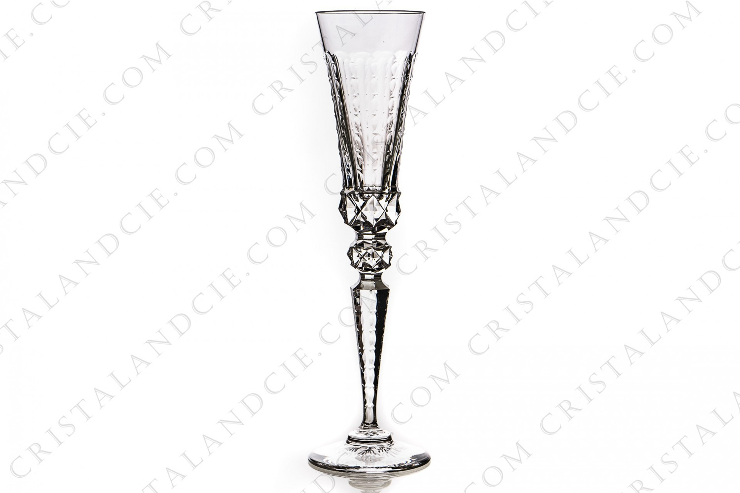 Champagne flute in crystal by Saint-Louis pattern Excellence with a richly pattern of engraved flatcuts and diamond tips photo-1