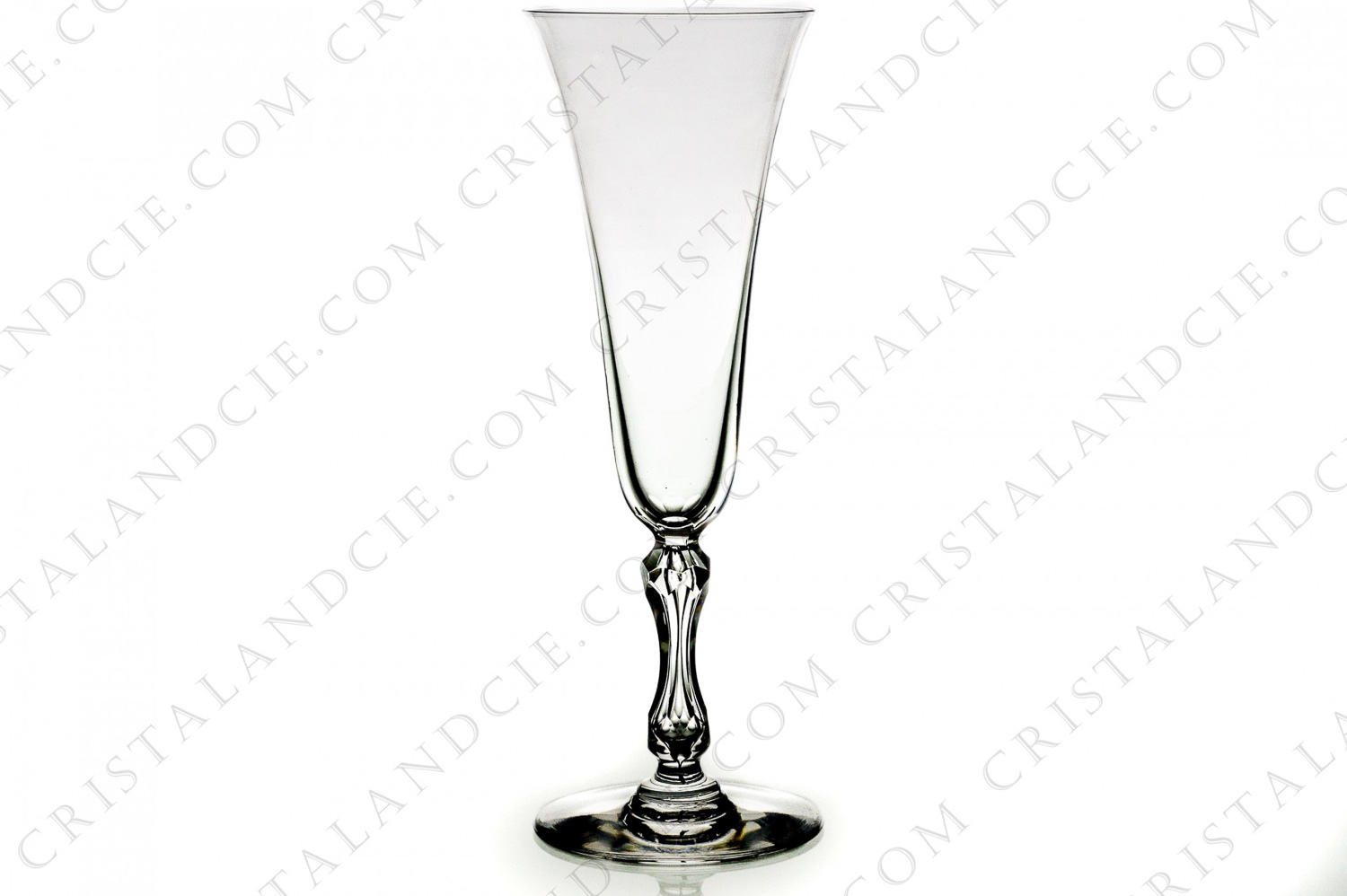 Flûte à champagne en cristal de Saint-Louis modèle Lozére présentant un pied creux taillé photo-1