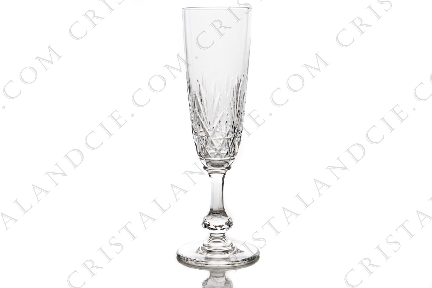 Flûte à Champagne en cristal de Saint-Louis modèle Massenet présentant un important décor taillé sur la paraison et une bague sur le bas de la jambe photo-1