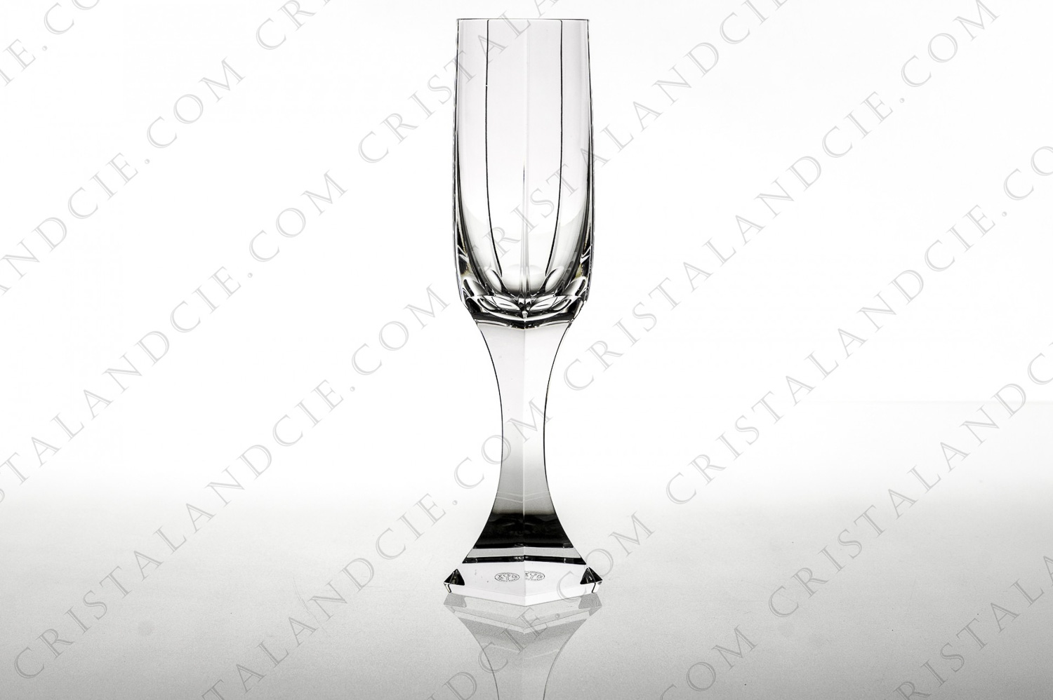 Champagne flute in crystal by Baccarat pattern Mercure with a flatcut foot photo-1