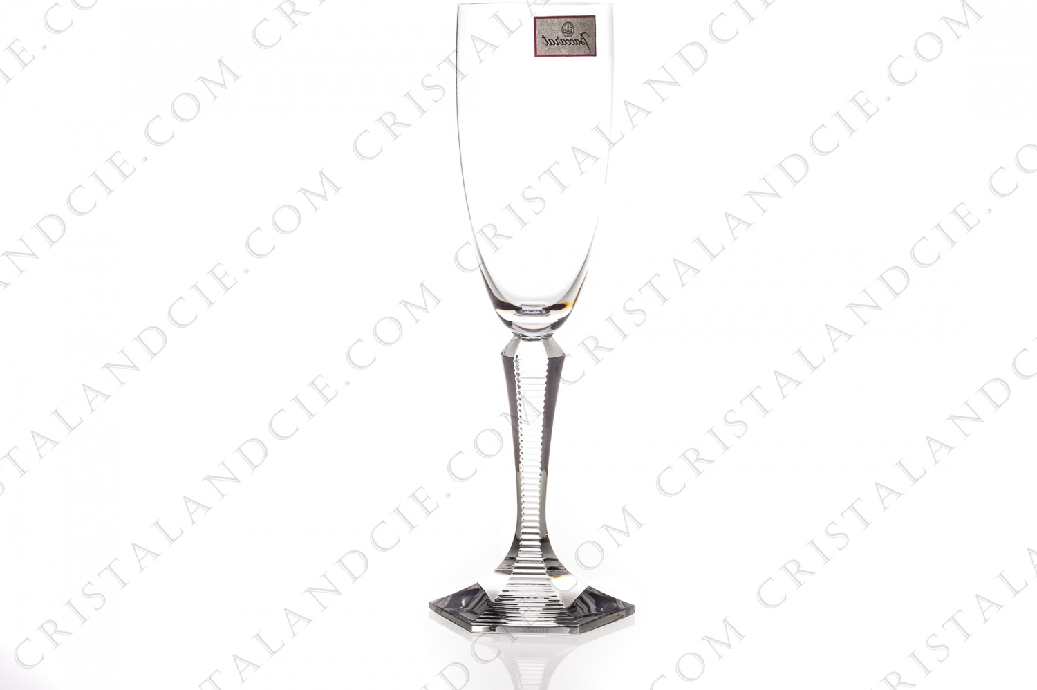 Flûte à Champagne en cristal de Baccarat modèle Opéra dont la jambe et le pied sont ornés de côtes plates et de stries sur une côte photo-1