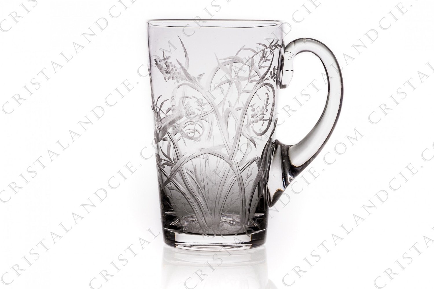 Tumbler with handle in crystal with an important hand-engraved pattern of seaweeds and fishes photo-1