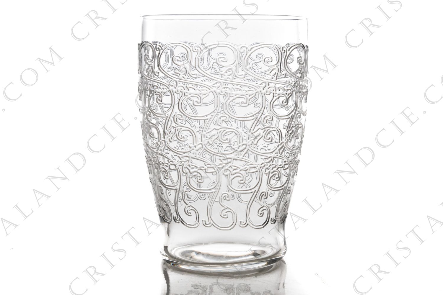 Tumbler in crystal by Baccarat pattern Gouvieux ( engraved Rohan) with an important engraved pattern photo-1