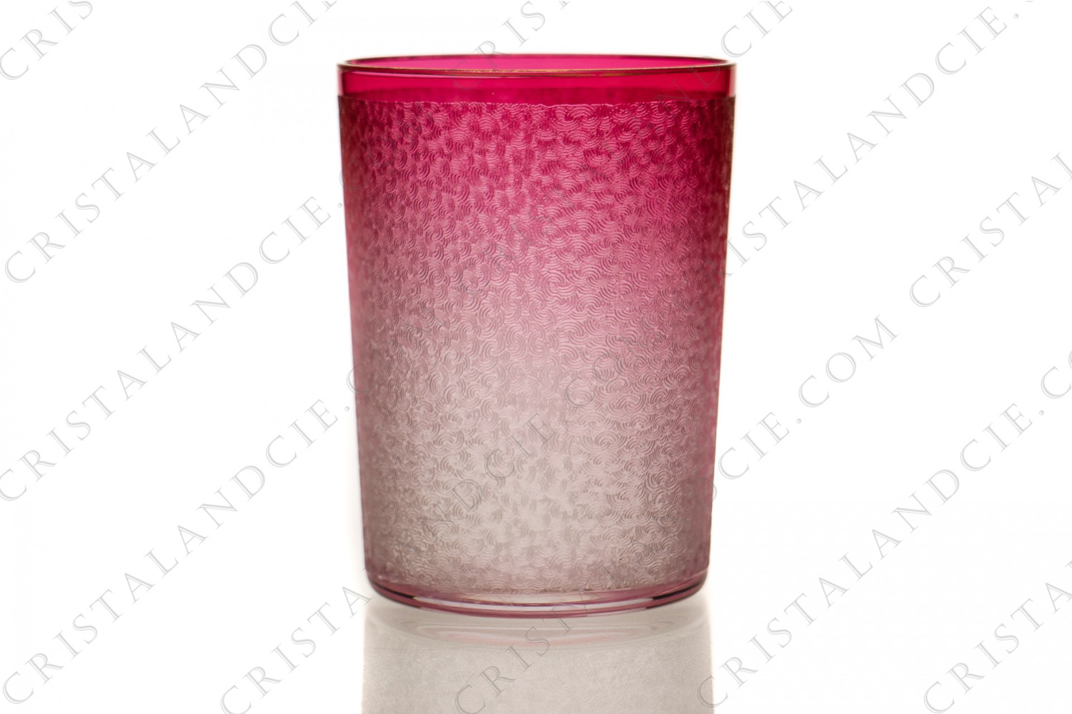 Tumbler in pink crystal by Saint-Louis with an engraved with acid pattern and a gold stripe photo-1