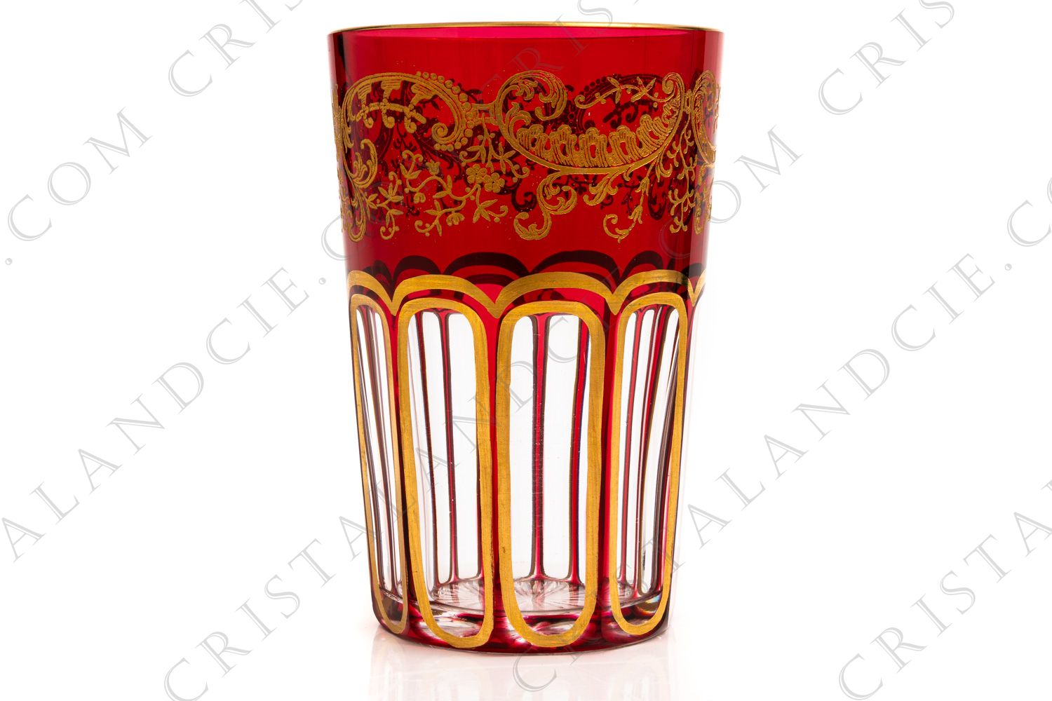 Gobelet à thé n°5 en cristal double couches rouge de Saint-Louis modèle Rabat or orné d arabesques végétales et de côtes plates photo-1