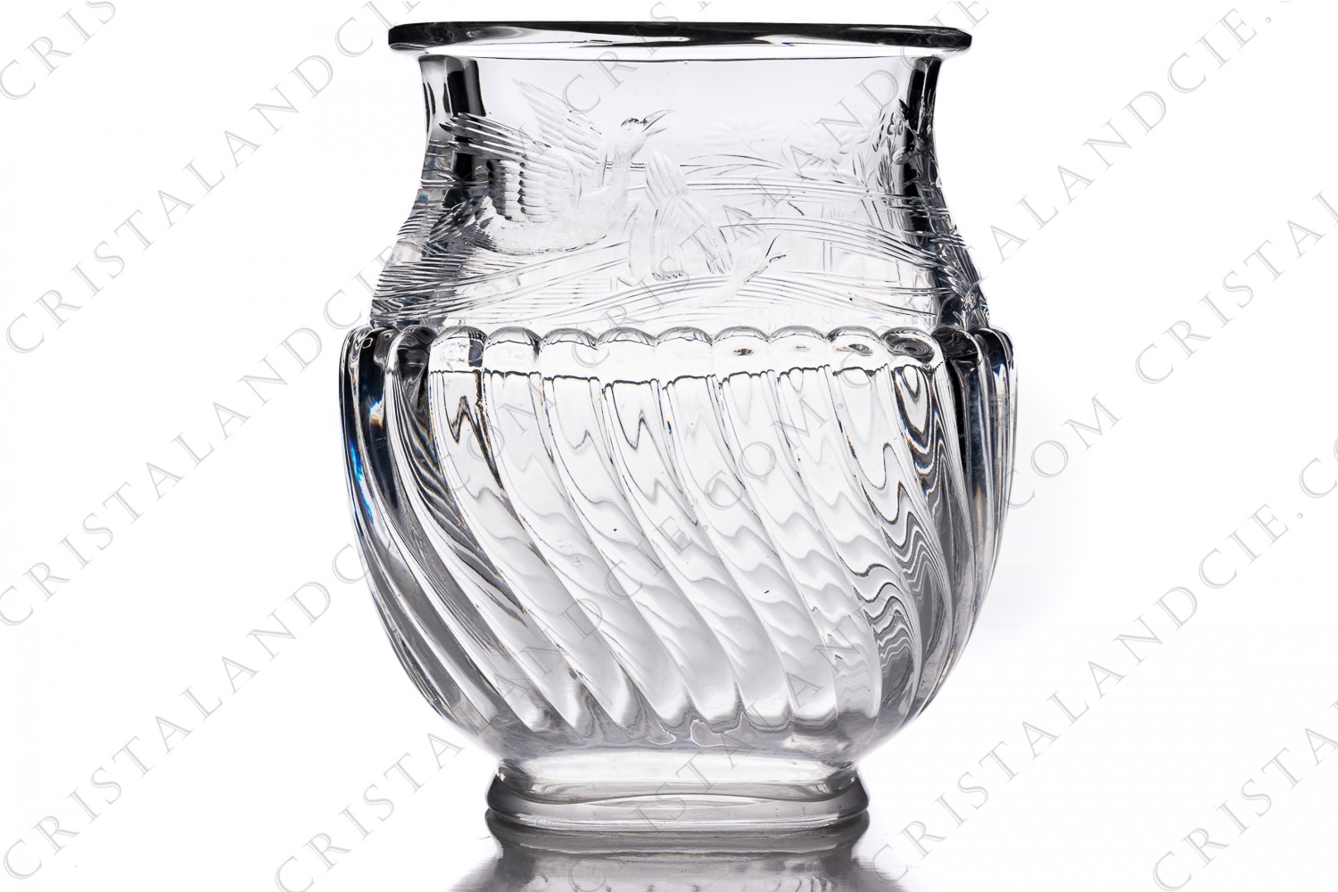 Vase in crystal by Baccarat with a cut-engraved pattern of two water birds in a lakeside landscape, overcoming a pattern Swirl photo-1