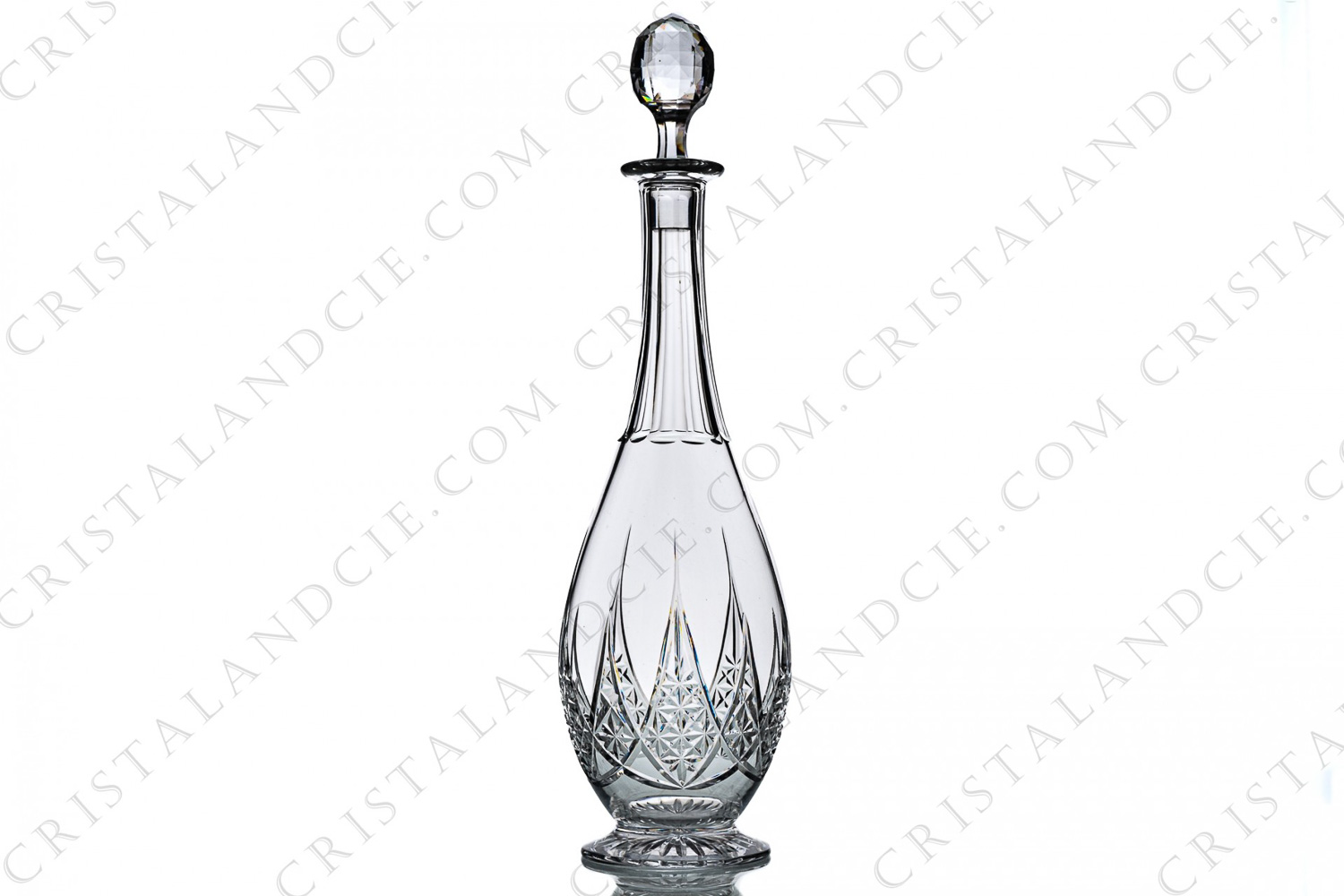 Decanter in crystal by Baccarat pattern Epron with an elaborately cut pattern photo-1