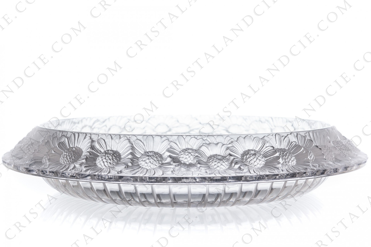 Coupe en cristal de Lalique modèle Marguerites ornée d une frise de fleurs dépolies sur le pourtour photo-1