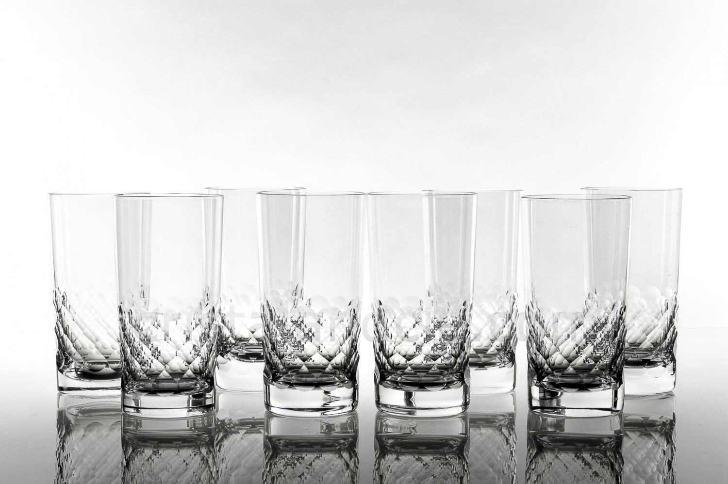 Huit Chopes en cristal de Baccarat modéle Chauny présentant un décor de nid d abeille taillé photo-1