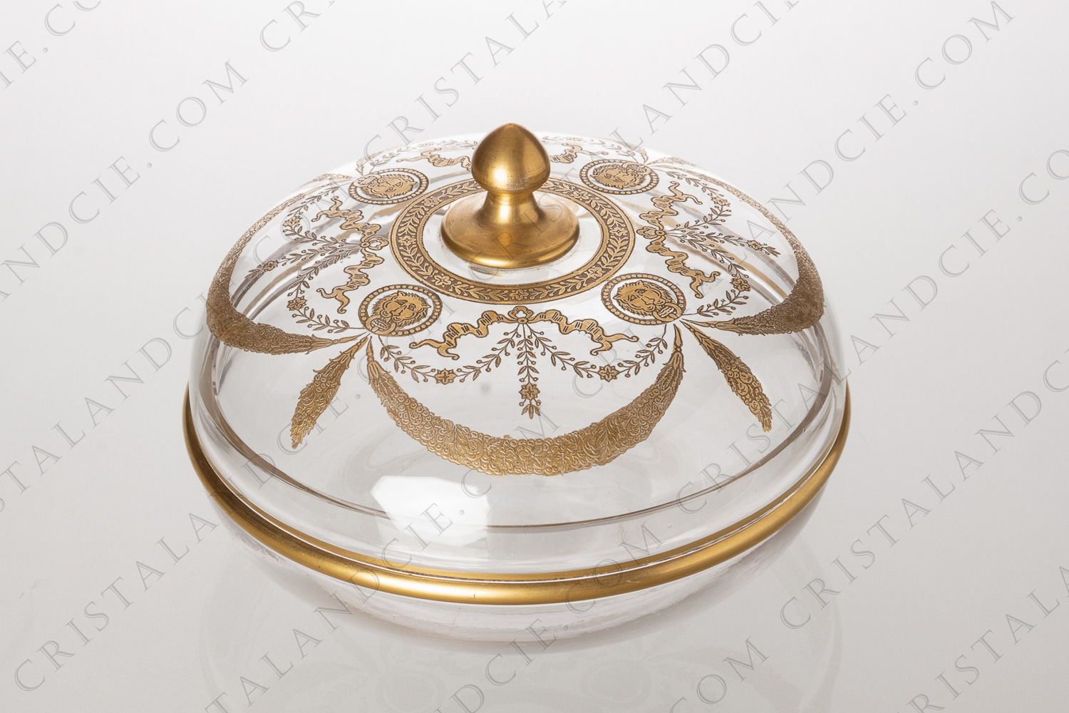 Towering candy box in crystal by Saint-Louis pattern Congress decorated with gold inlays photo-1