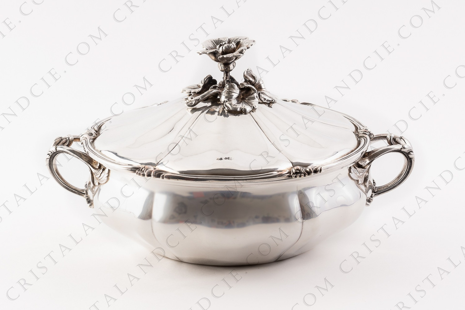 Covered vegetable in plated silver by Christofle with a fine chiselled vegetable pattern photo-1