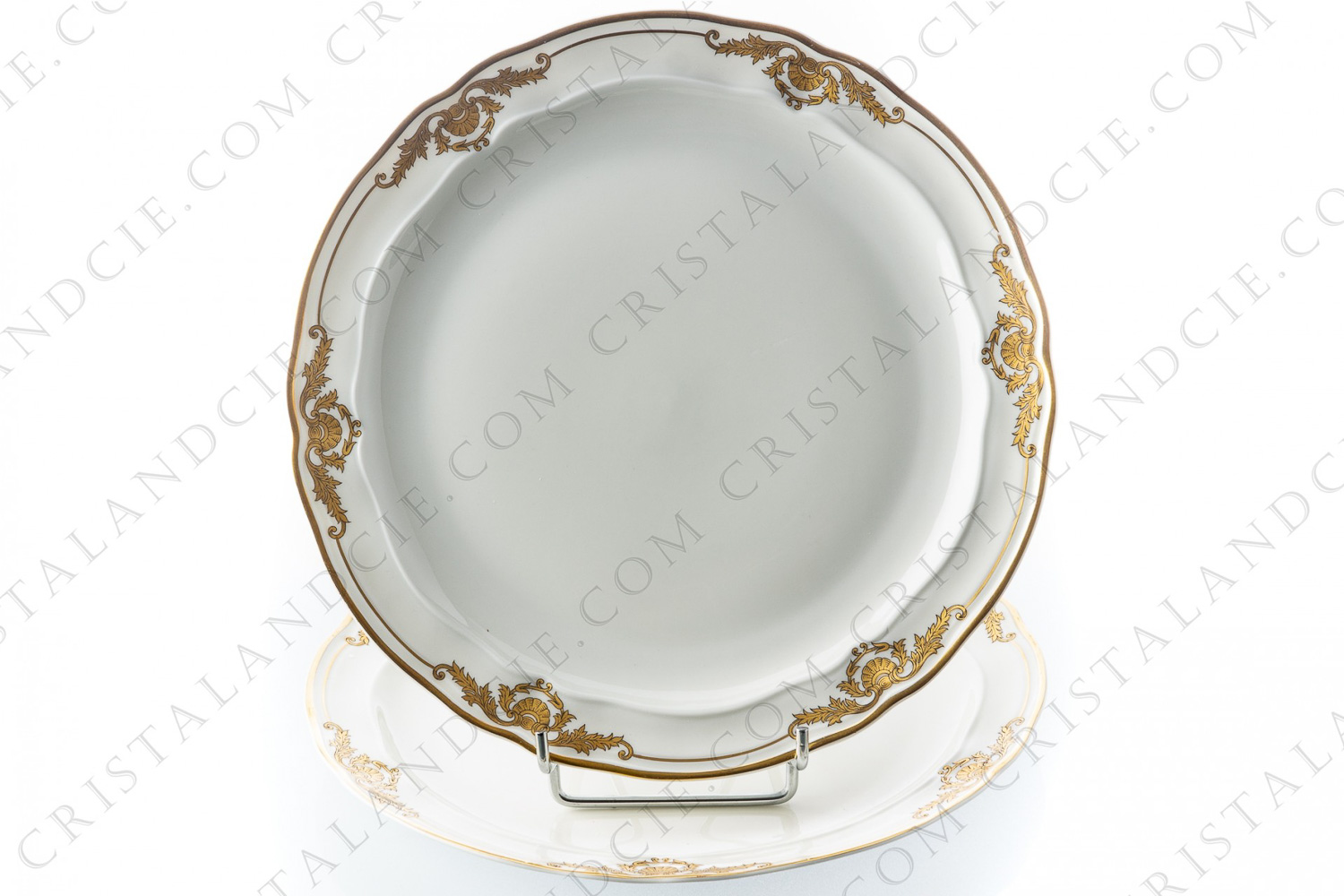 Pair of dinner plates in Limoges china by Bernardaud pattern Coquille decorated with gold shells and arabesques photo-1