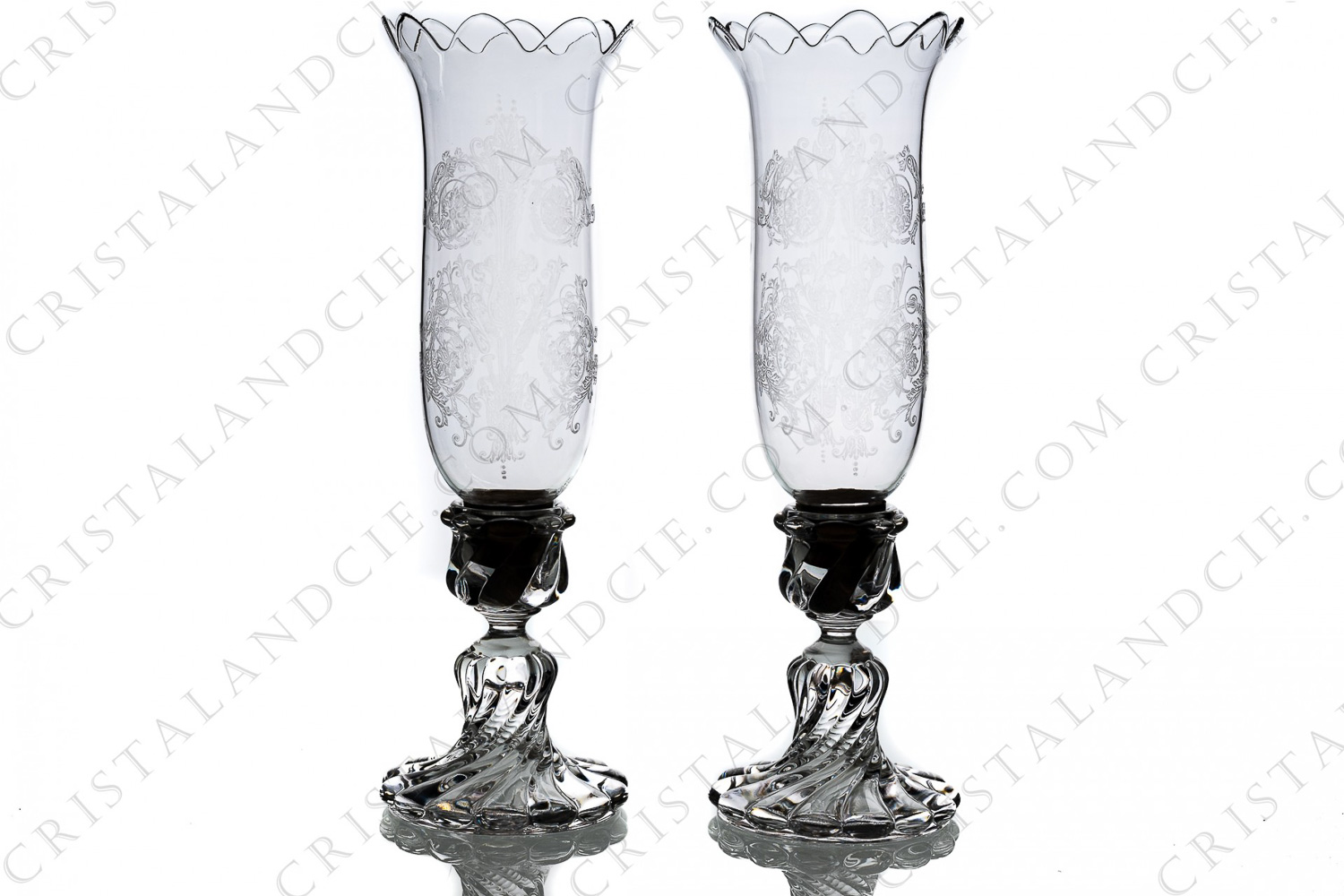 Paire de flambeaux en cristal de Baccarat modèle Bambous munis de verrines gravées photo-1