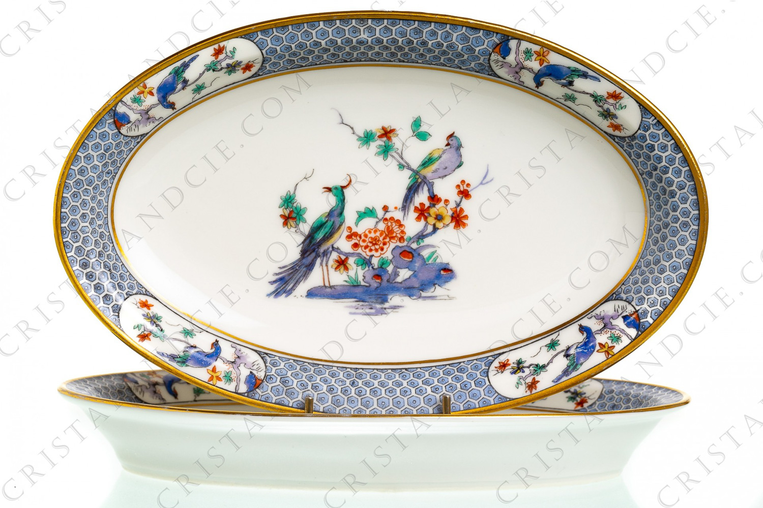 Paire de raviers en porcelaine de Limoges de la maison Théodore Haviland modèle Ambazar ornés d oiseaux de paradis sur des branchages et de filets or photo-1