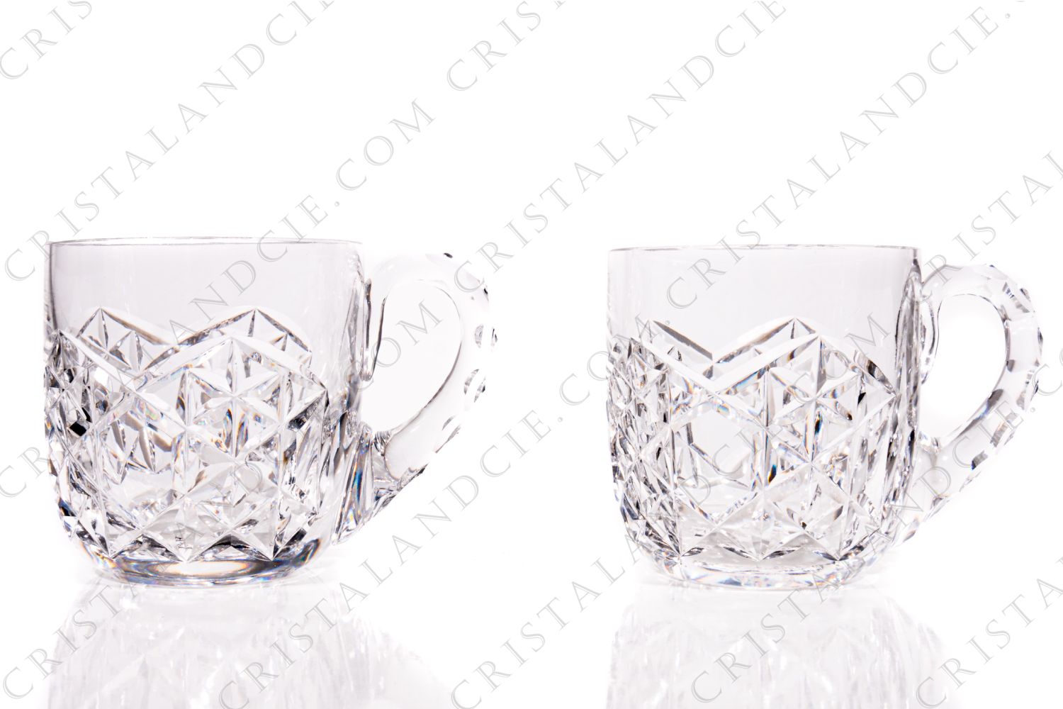 Paire de timbales à punch en cristal de Baccarat modèle Juigne présentant un important décor taillé photo-1