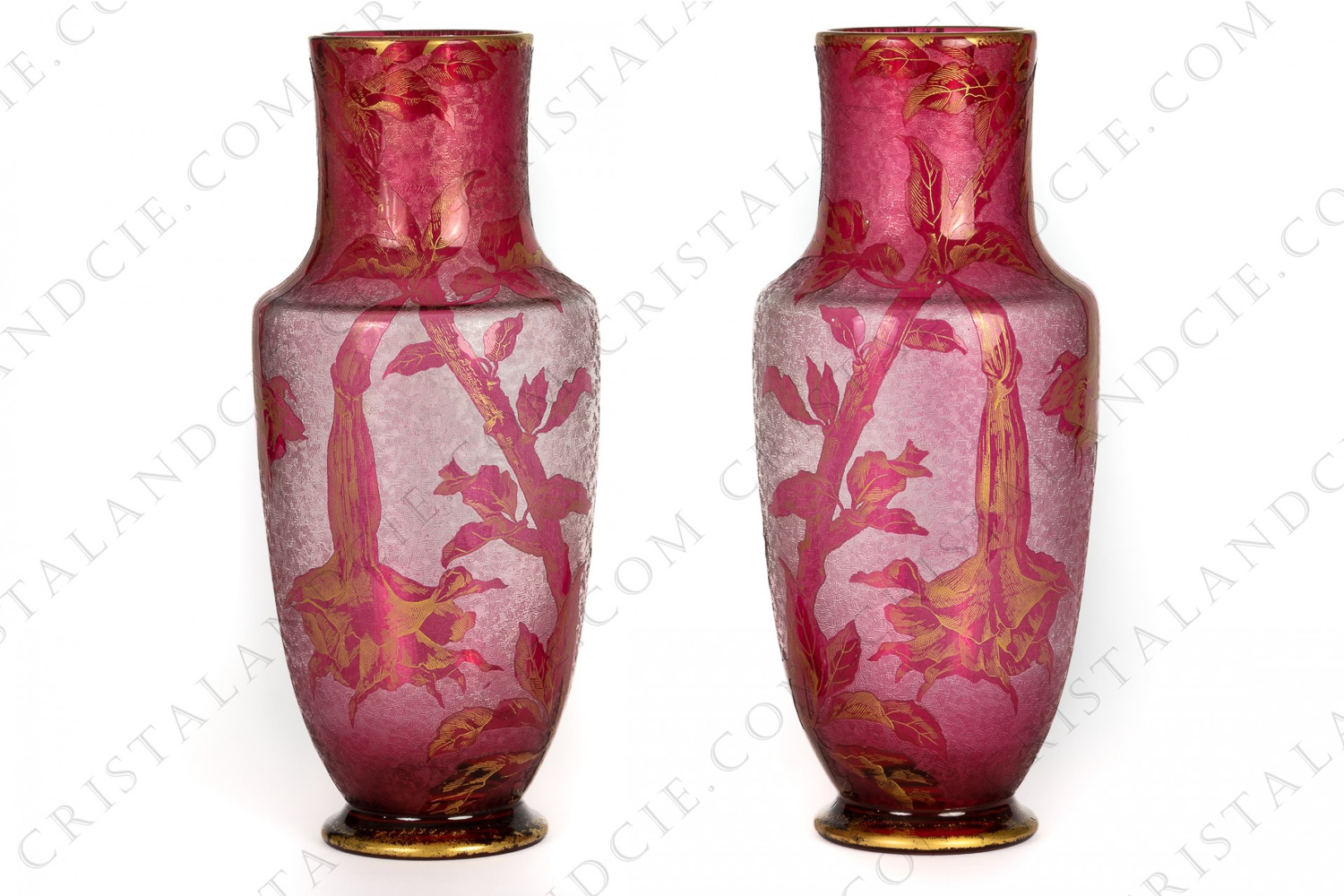 Paire de vases en cristal double-couches rose de Baccarat photo-1